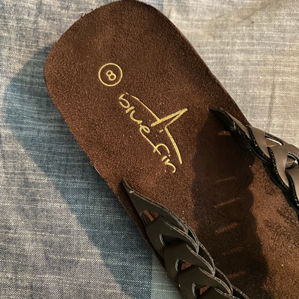Blue Fin Brown Suede Flip Flops - Size 8 - Picture 2 of 3